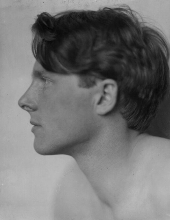 Ritratto di Rupert Brooke fotografato da Sherril Schell, aprile 1913 © reserved National Portrait Gallery, London.